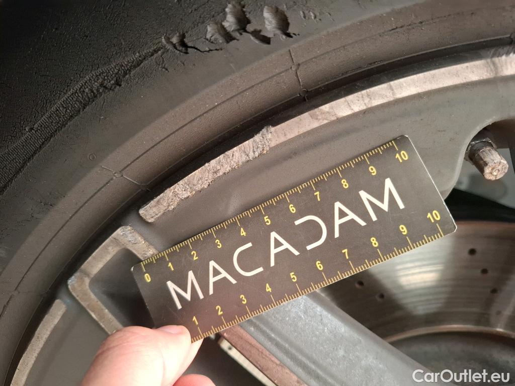  Mercedes  GLB MERCEDES-BENZ  / 2019 / 5P / SUV  220 d AMG Line 4Matic #37