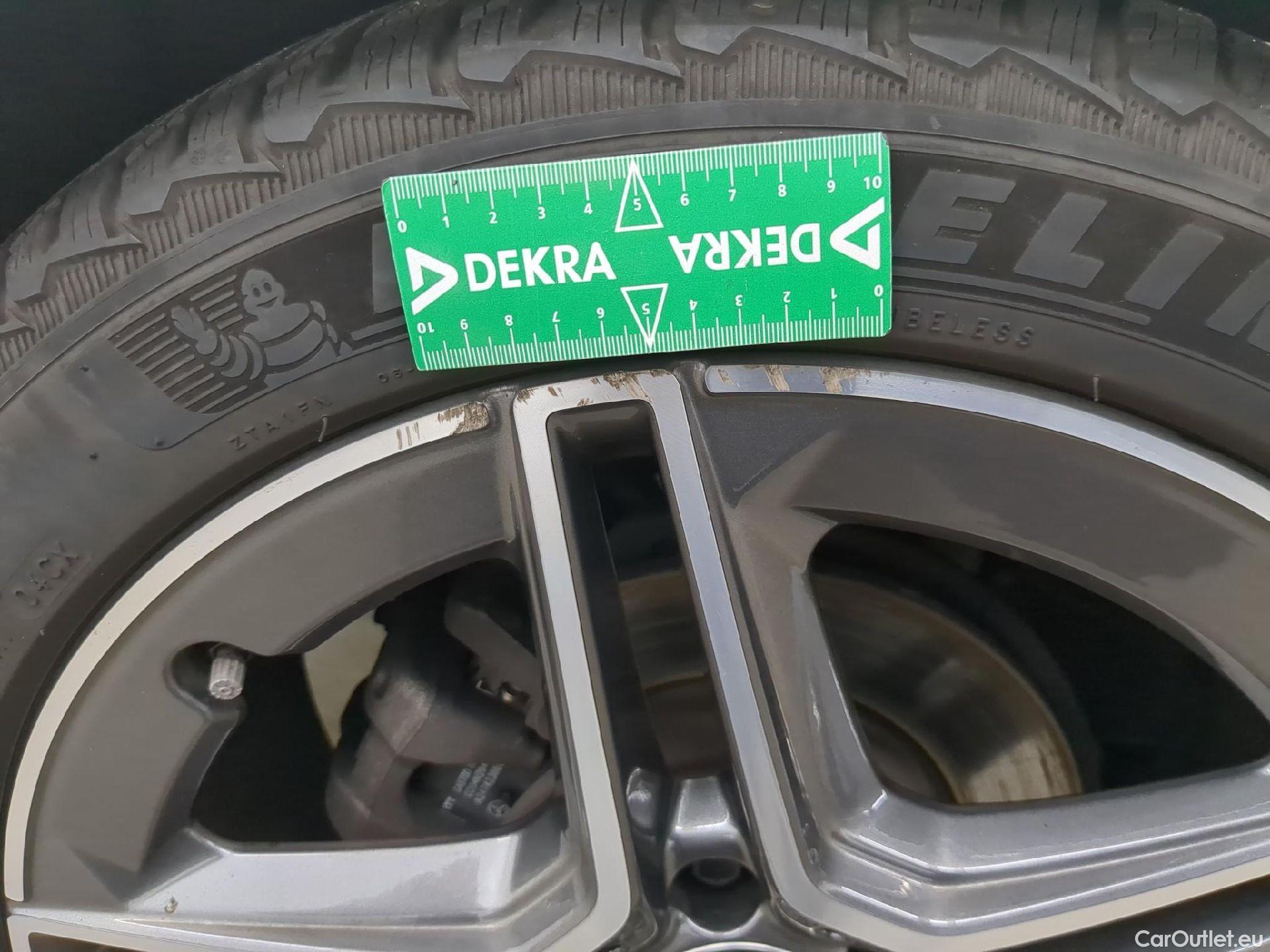  Mercedes  A-Klasse MERCEDES-BENZ Classe A Compact / 2018 / 5P / Berline A 200 d AMG Line 8G-DCT #13