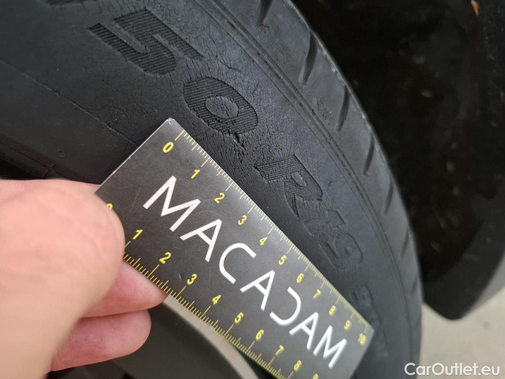  Mercedes  GLB MERCEDES-BENZ  / 2019 / 5P / SUV  220 d AMG Line 4Matic #15