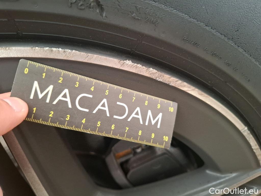  Mercedes  GLB MERCEDES-BENZ  / 2019 / 5P / SUV  220 d AMG Line 4Matic #39