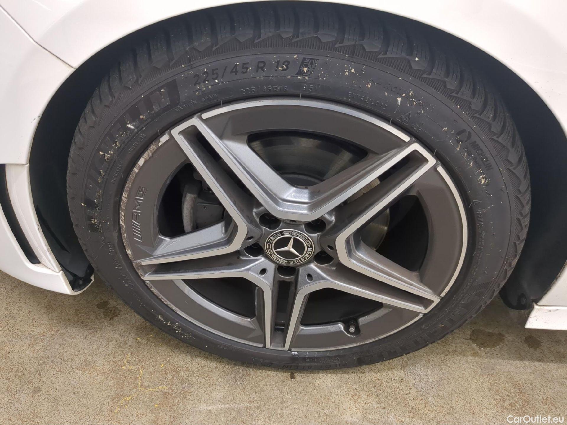  Mercedes  A-Klasse MERCEDES-BENZ Classe A Compact / 2018 / 5P / Berline A 200 d AMG Line 8G-DCT #4