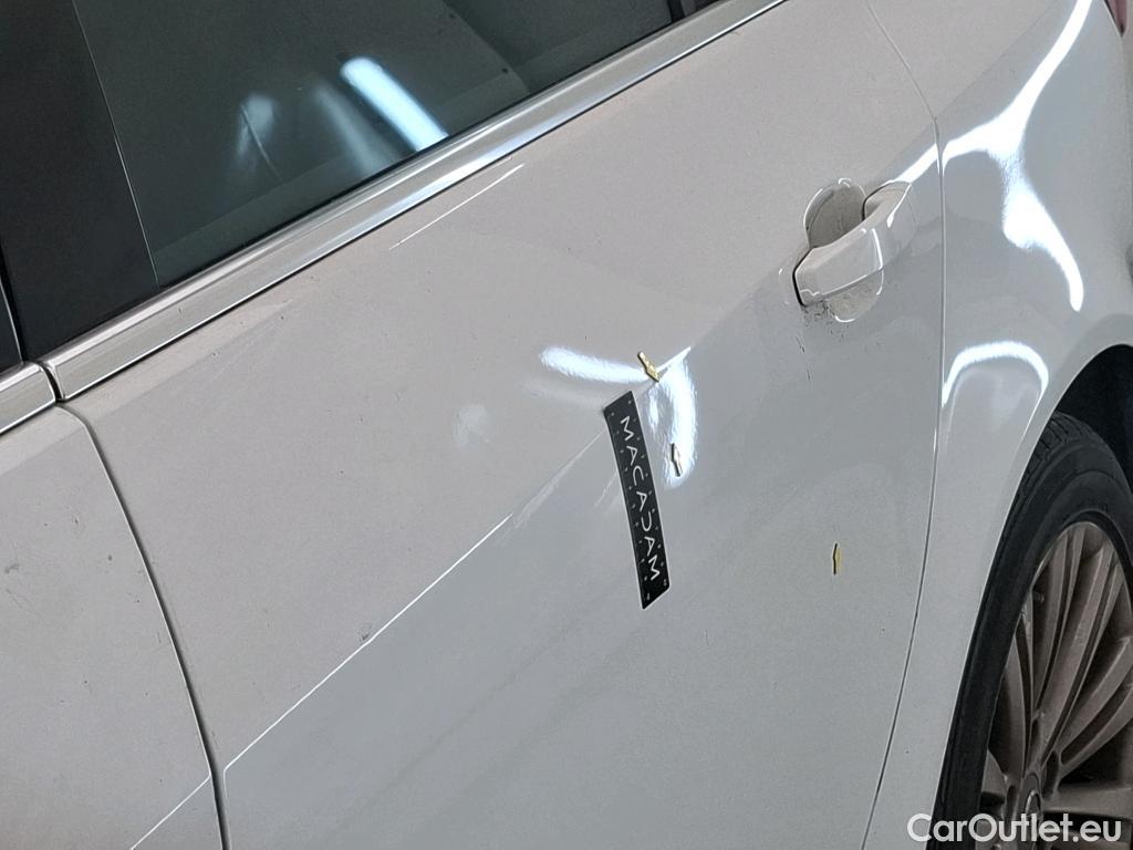  Opel  Insignia OPEL  5p Berline 1.6 CDTi 136 Auto Cosmo #92