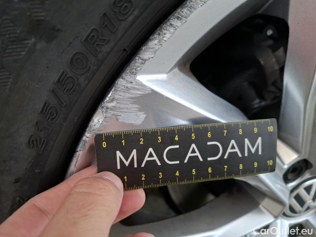  Volkswagen  T-ROC VOLKSWAGEN  / 2017 / 5P / SUV 1.5 TSI 150 EVO CARAT EXCLUSIVE DSG7 #3