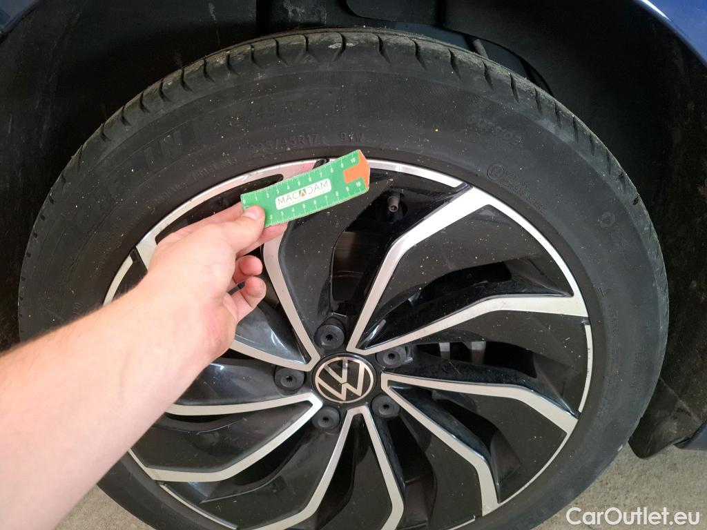  Volkswagen  Golf  VOLKSWAGEN / 2020 / 5P / Berline 2.0 TDI SCR 150 DSG7 Life 1st #27