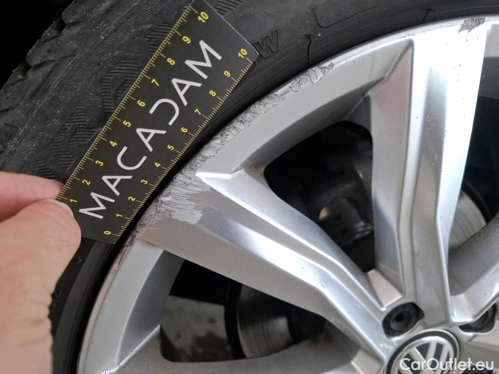  Volkswagen  T-ROC VOLKSWAGEN  / 2017 / 5P / SUV 1.5 TSI 150 EVO CARAT EXCLUSIVE DSG7 #4