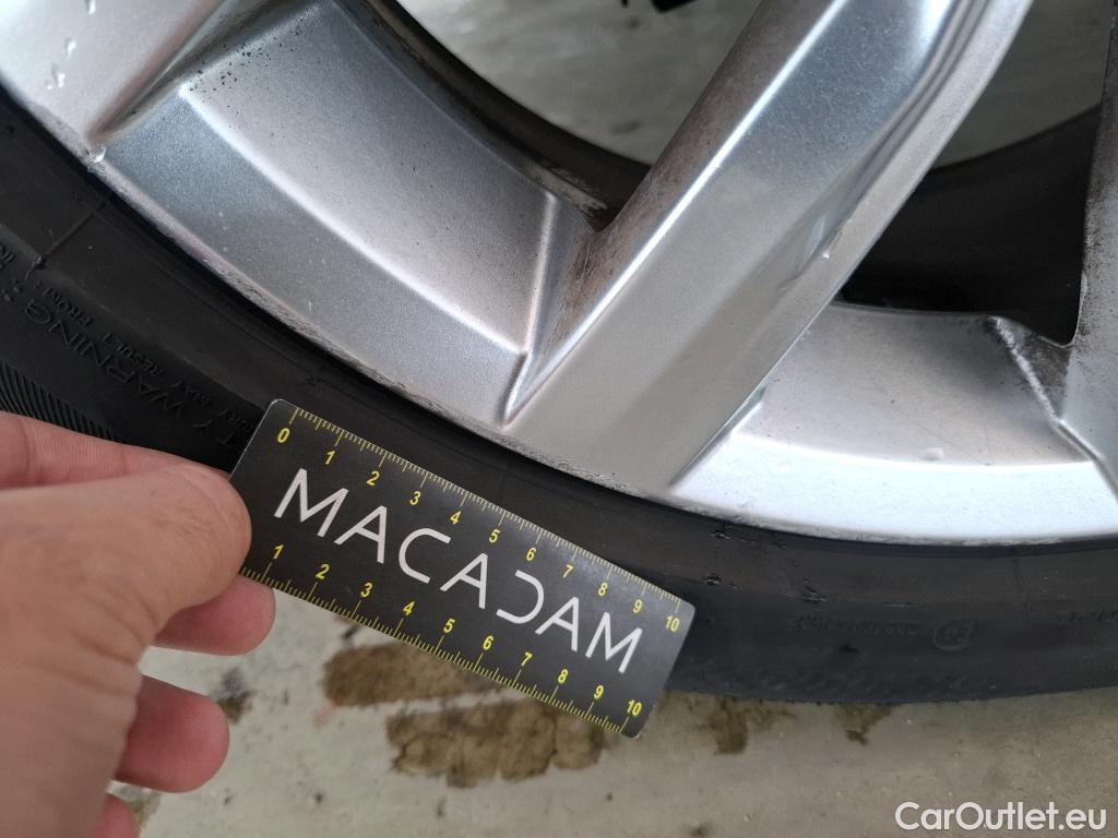  Volkswagen  T-ROC VOLKSWAGEN  / 2017 / 5P / SUV 1.5 TSI 150 EVO CARAT EXCLUSIVE DSG7 #17