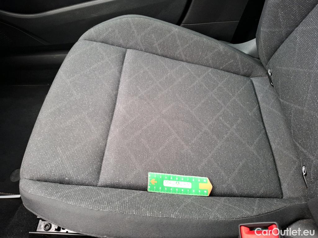  Volkswagen  Golf  VOLKSWAGEN / 2020 / 5P / Berline 2.0 TDI SCR 150 DSG7 Life 1st #43