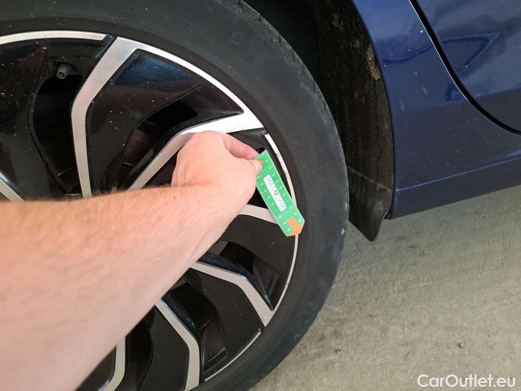  Volkswagen  Golf  VOLKSWAGEN / 2020 / 5P / Berline 2.0 TDI SCR 150 DSG7 Life 1st #30