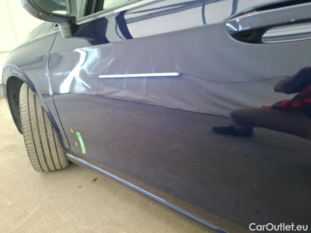  Volkswagen  Golf  VOLKSWAGEN / 2020 / 5P / Berline 2.0 TDI SCR 150 DSG7 Life 1st #1