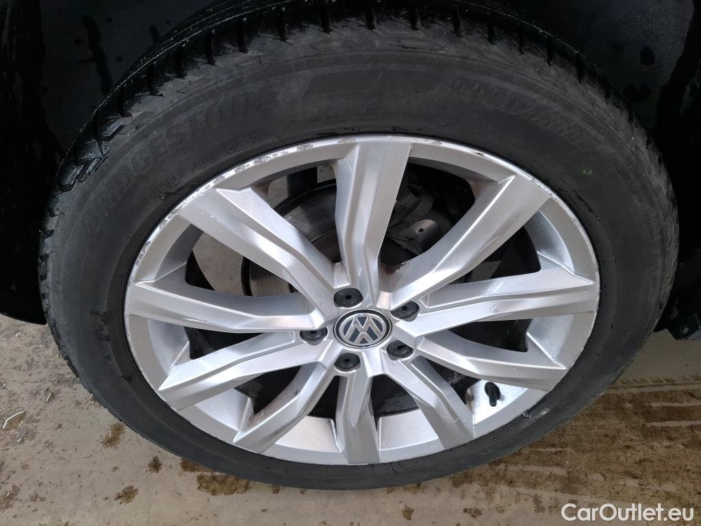  Volkswagen  T-ROC VOLKSWAGEN  / 2017 / 5P / SUV 1.5 TSI 150 EVO CARAT EXCLUSIVE DSG7 #9