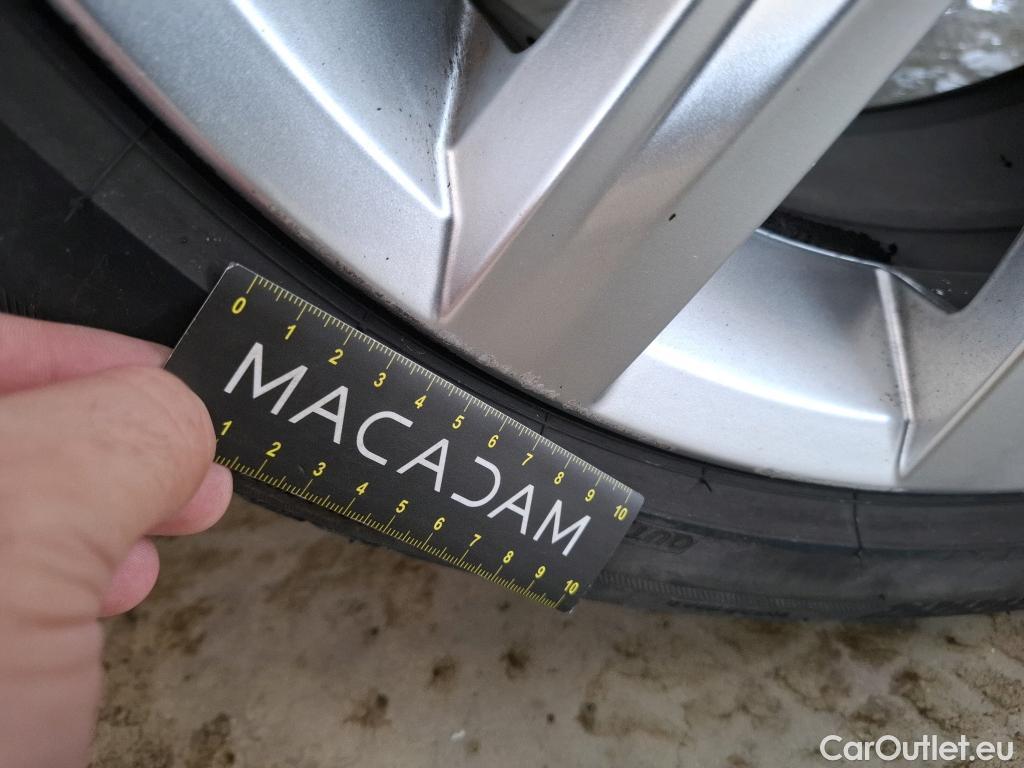  Volkswagen  T-ROC VOLKSWAGEN  / 2017 / 5P / SUV 1.5 TSI 150 EVO CARAT EXCLUSIVE DSG7 #6