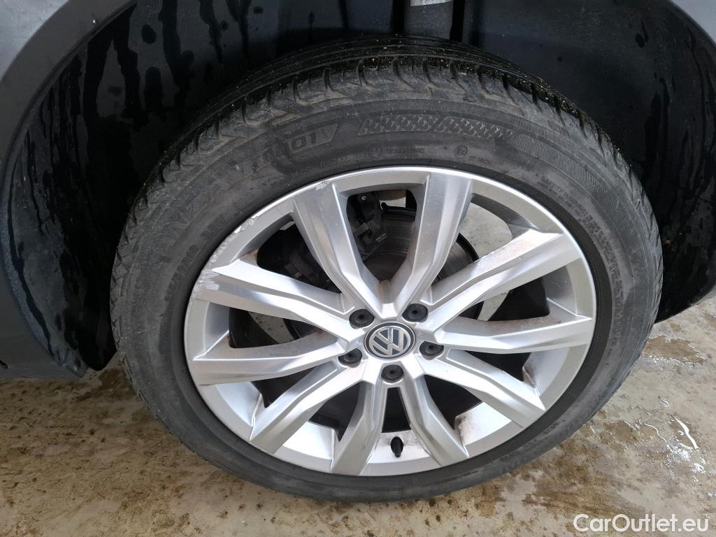  Volkswagen  T-ROC VOLKSWAGEN  / 2017 / 5P / SUV 1.5 TSI 150 EVO CARAT EXCLUSIVE DSG7 #1