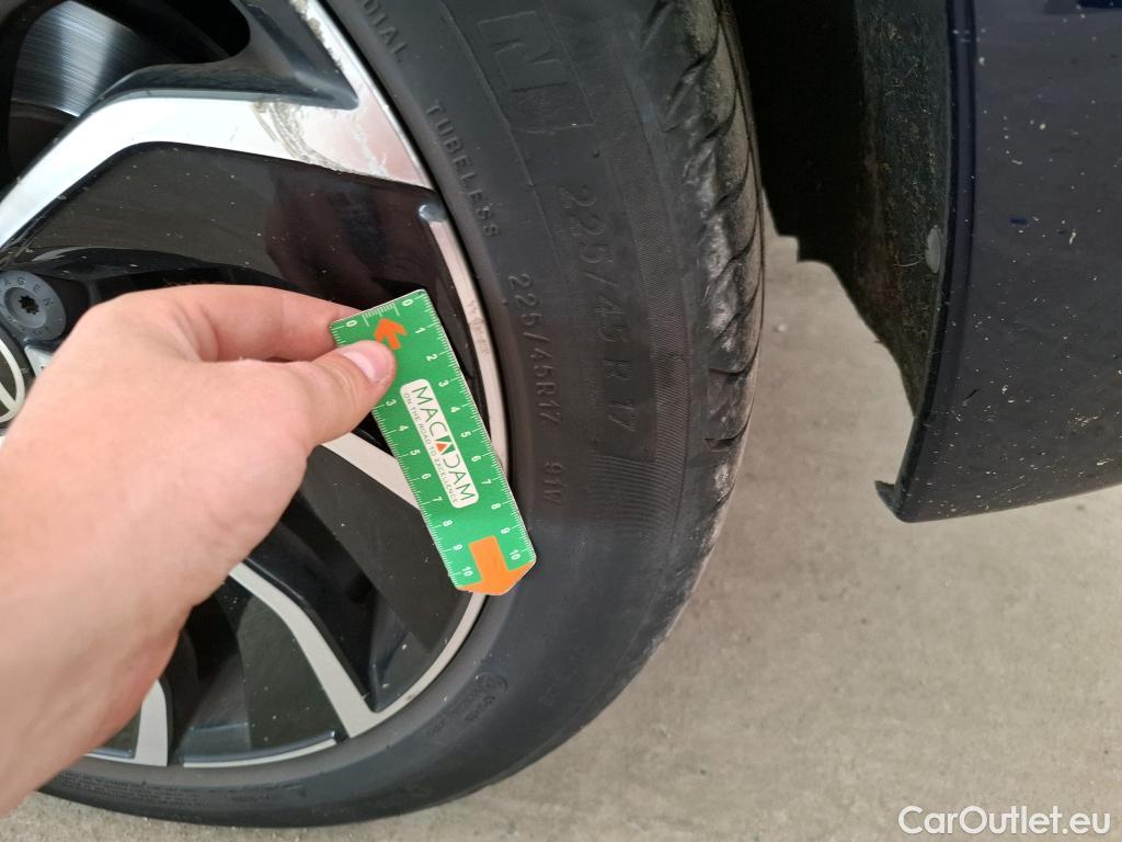  Volkswagen  Golf  VOLKSWAGEN / 2020 / 5P / Berline 2.0 TDI SCR 150 DSG7 Life 1st #18