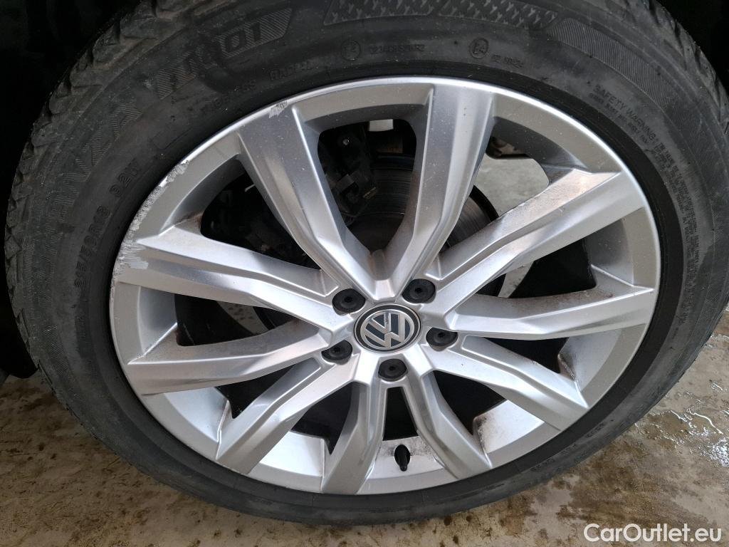  Volkswagen  T-ROC VOLKSWAGEN  / 2017 / 5P / SUV 1.5 TSI 150 EVO CARAT EXCLUSIVE DSG7 #2