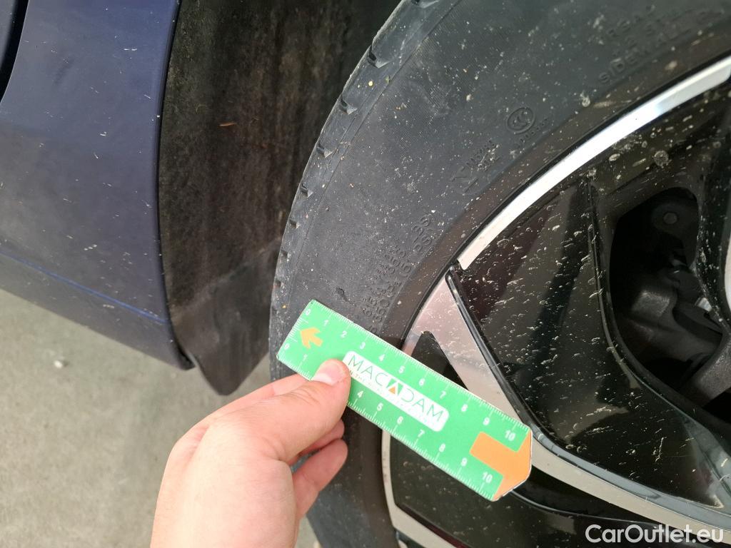  Volkswagen  Golf  VOLKSWAGEN / 2020 / 5P / Berline 2.0 TDI SCR 150 DSG7 Life 1st #9