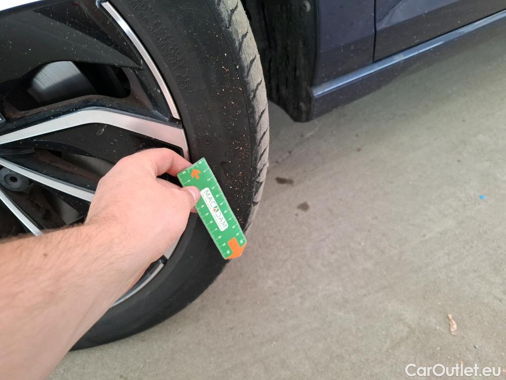  Volkswagen  Golf  VOLKSWAGEN / 2020 / 5P / Berline 2.0 TDI SCR 150 DSG7 Life 1st #6