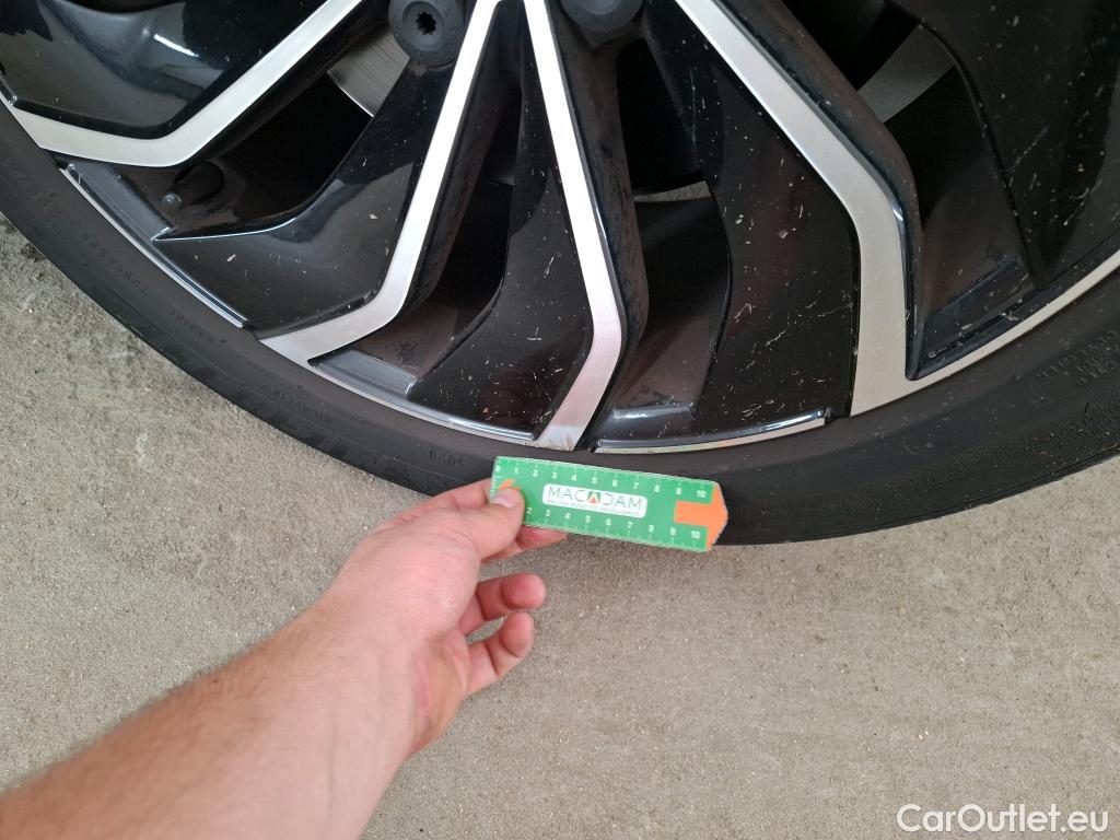  Volkswagen  Golf  VOLKSWAGEN / 2020 / 5P / Berline 2.0 TDI SCR 150 DSG7 Life 1st #50