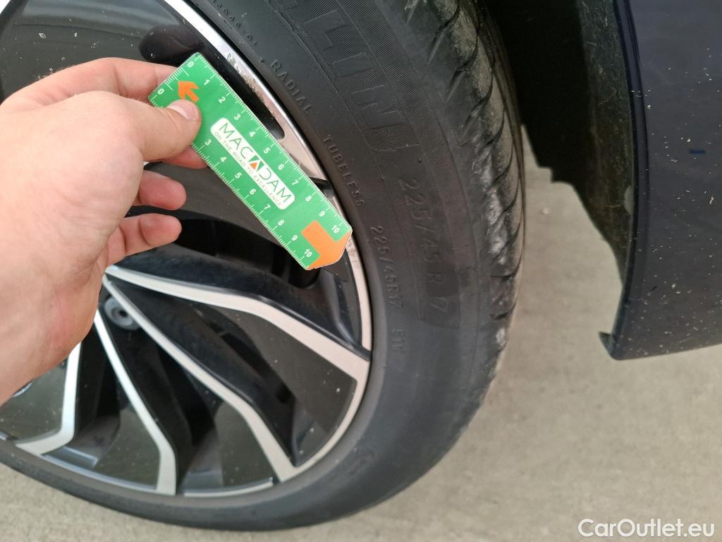  Volkswagen  Golf  VOLKSWAGEN / 2020 / 5P / Berline 2.0 TDI SCR 150 DSG7 Life 1st #20