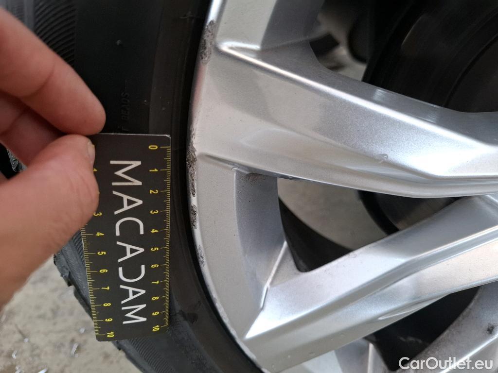  Volkswagen  T-ROC VOLKSWAGEN  / 2017 / 5P / SUV 1.5 TSI 150 EVO CARAT EXCLUSIVE DSG7 #18