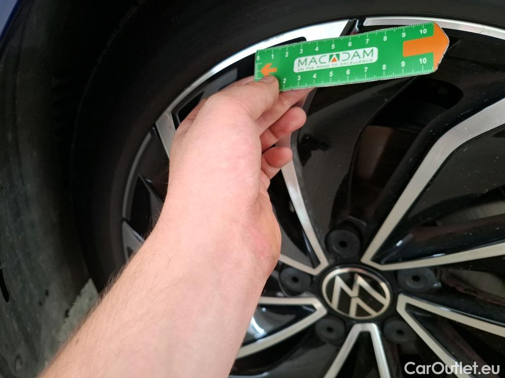  Volkswagen  Golf  VOLKSWAGEN / 2020 / 5P / Berline 2.0 TDI SCR 150 DSG7 Life 1st #53