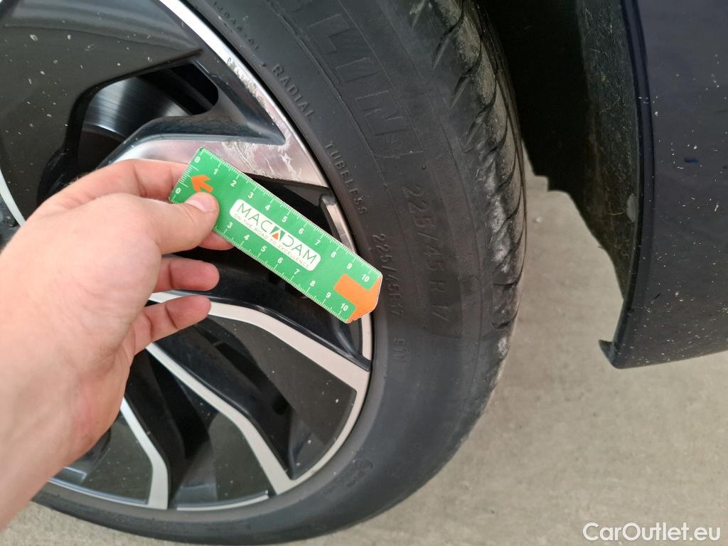  Volkswagen  Golf  VOLKSWAGEN / 2020 / 5P / Berline 2.0 TDI SCR 150 DSG7 Life 1st #19