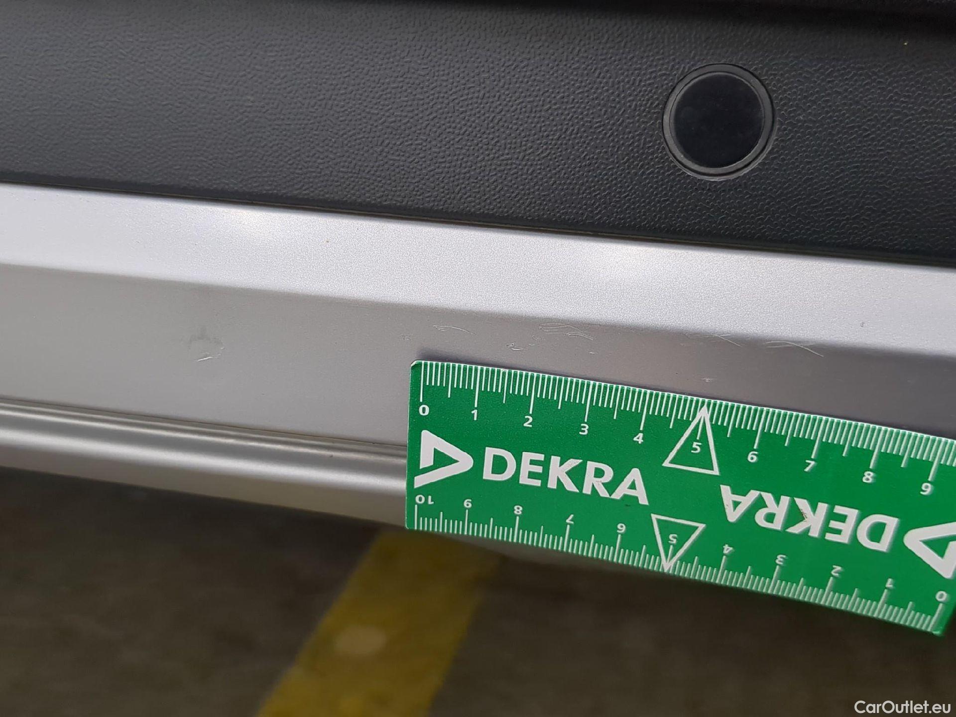  Volkswagen  T-ROC  Life 2.0 TDI 150CV BVA7 E6d #9