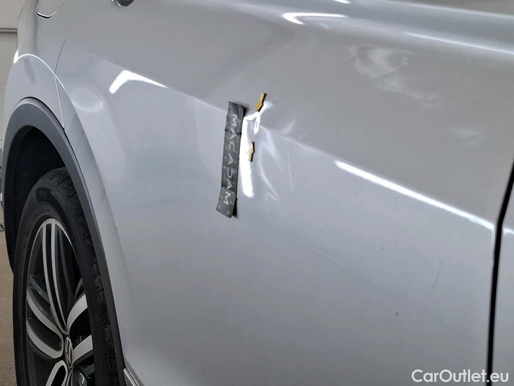  Volkswagen  Tiguan VOLKSWAGEN  / 2020 / 5P / SUV 1.5 TSI 150 DSG7 Elegance #24