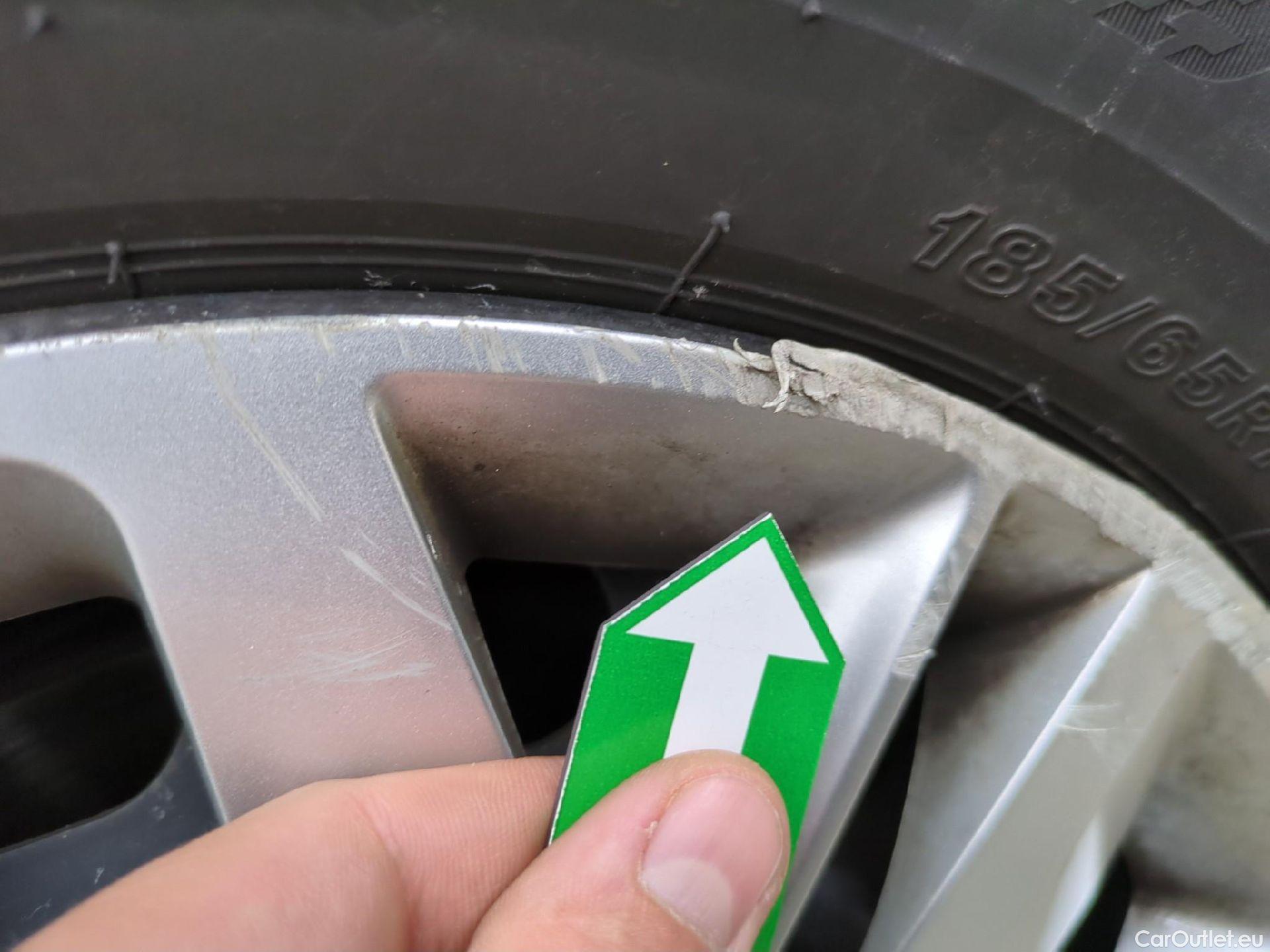  Peugeot  208  Premium 1.5 HDi 100CV BVM6 E6d #4