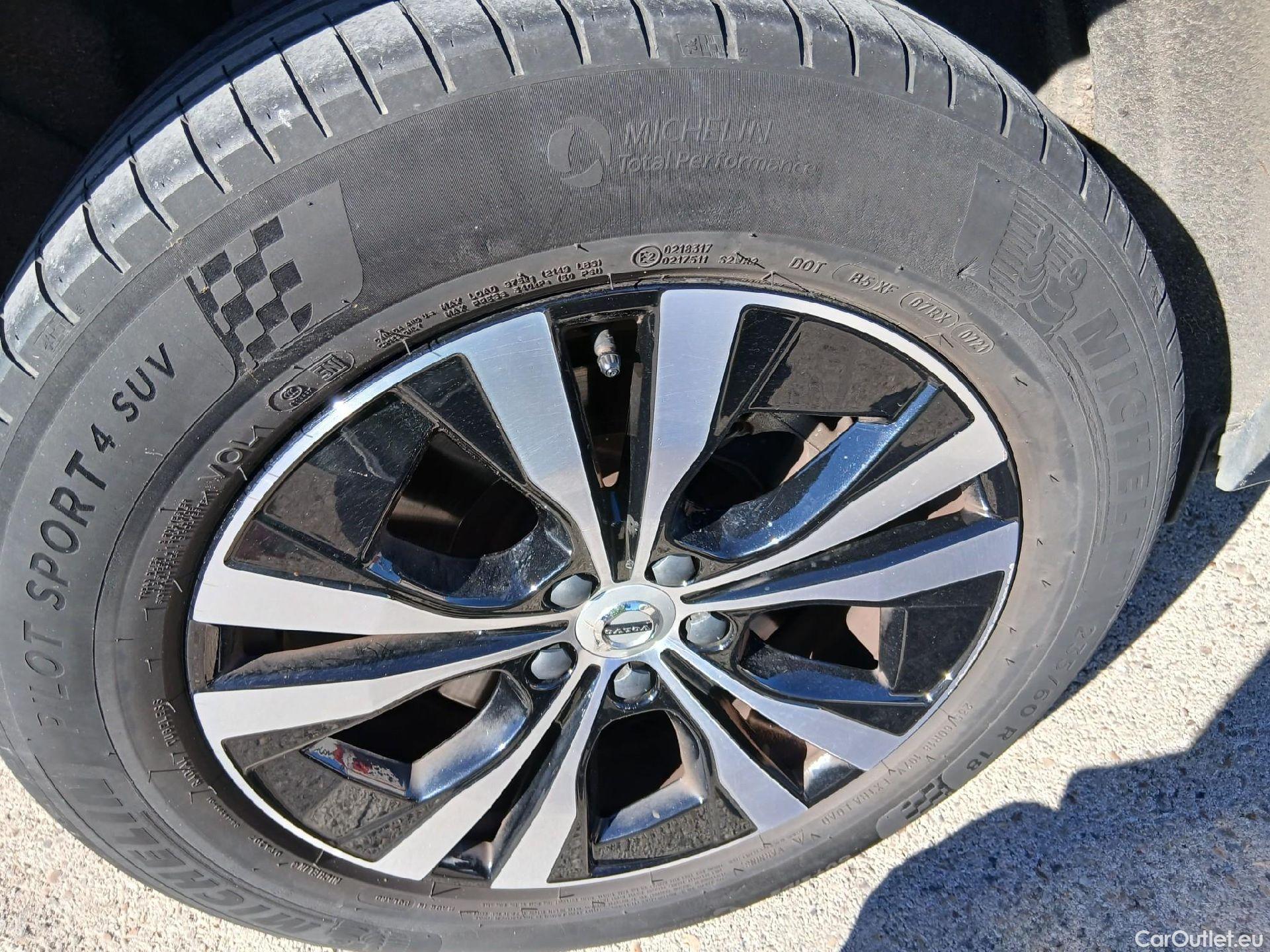  Volvo  XC60 VOLVO  / 2017 / 5P / todoterreno 2.0 T6 AWD Recharge R-Design Exp Auto #23