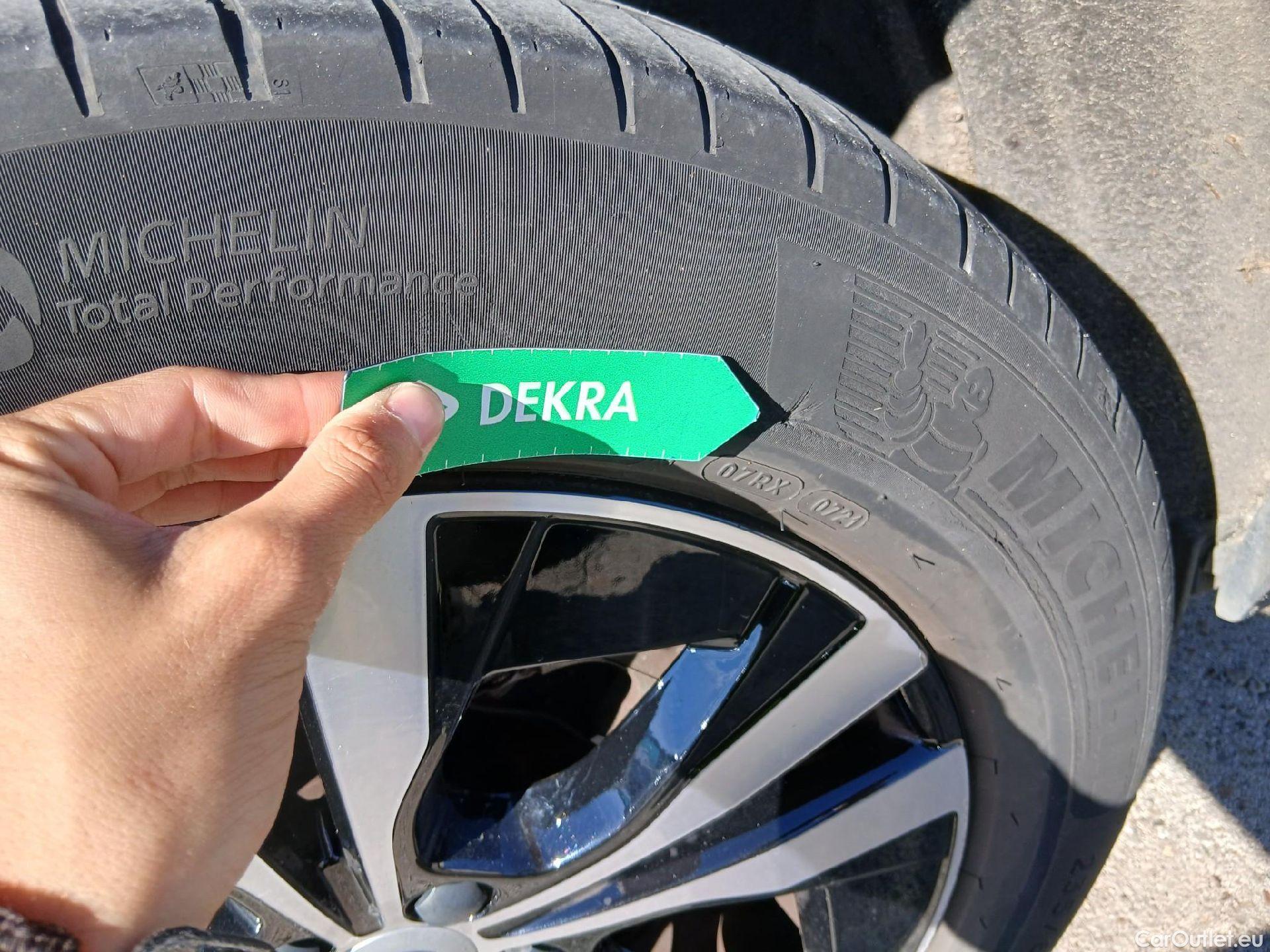  Volvo  XC60 VOLVO  / 2017 / 5P / todoterreno 2.0 T6 AWD Recharge R-Design Exp Auto #24