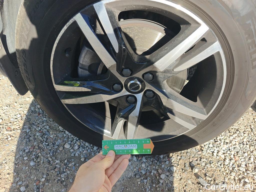  Volvo  XC 40 XC40 Plus Dark 2WD 2.0 165CV AT7 E6d #1