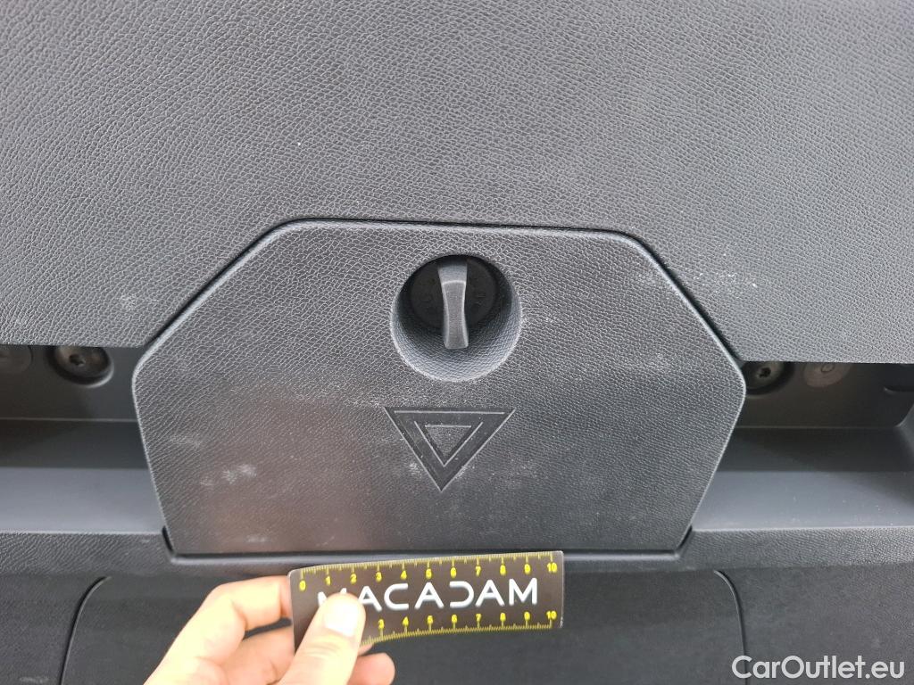  Peugeot  3008  Allure Pack 1.2 PureTech 130CV BVA8 E6d #30