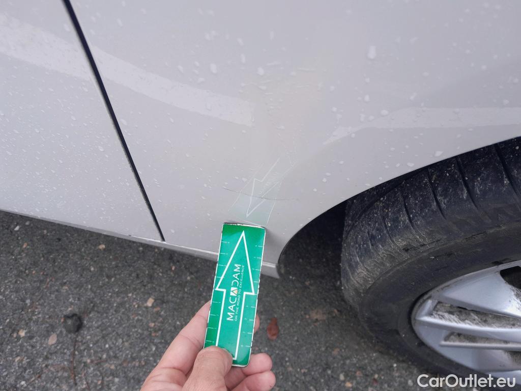  Bmw  Serie 1 BMW  / 2019 / 5P / berlina con portón 118i #17