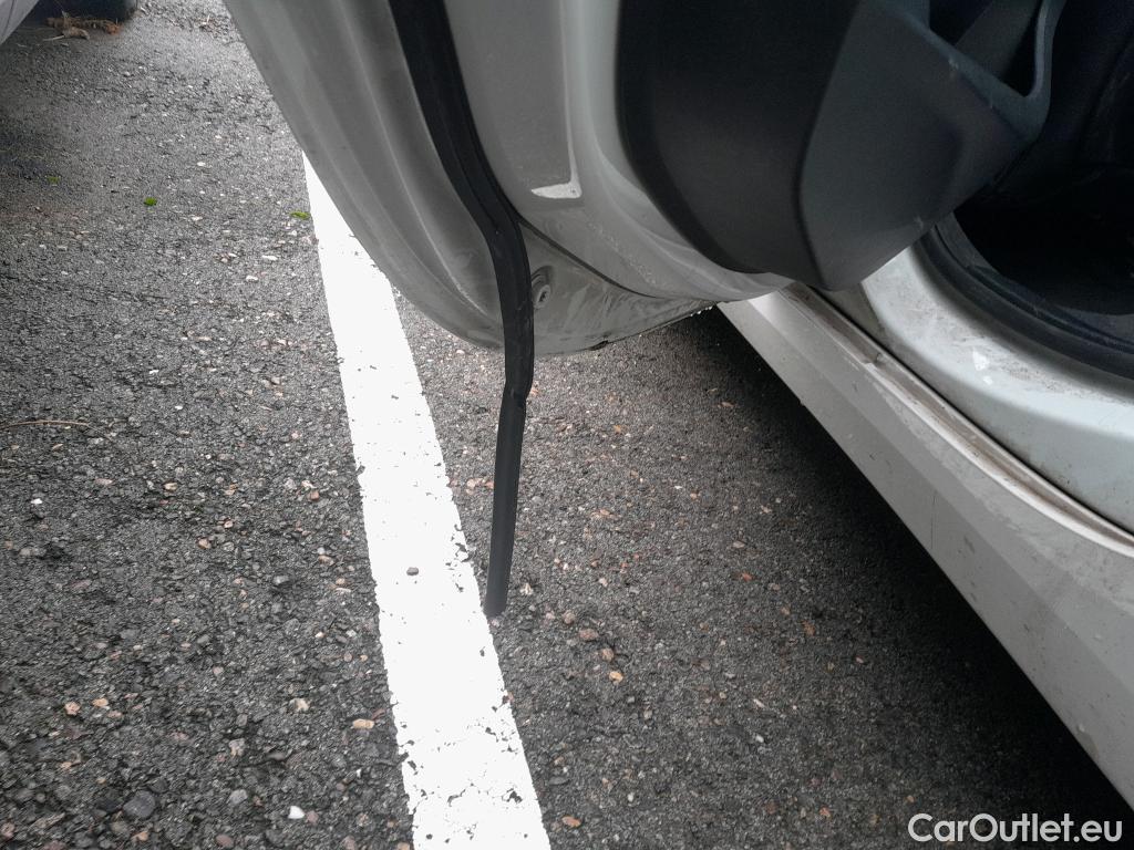  Bmw  Serie 1 BMW  / 2019 / 5P / berlina con portón 118i #11