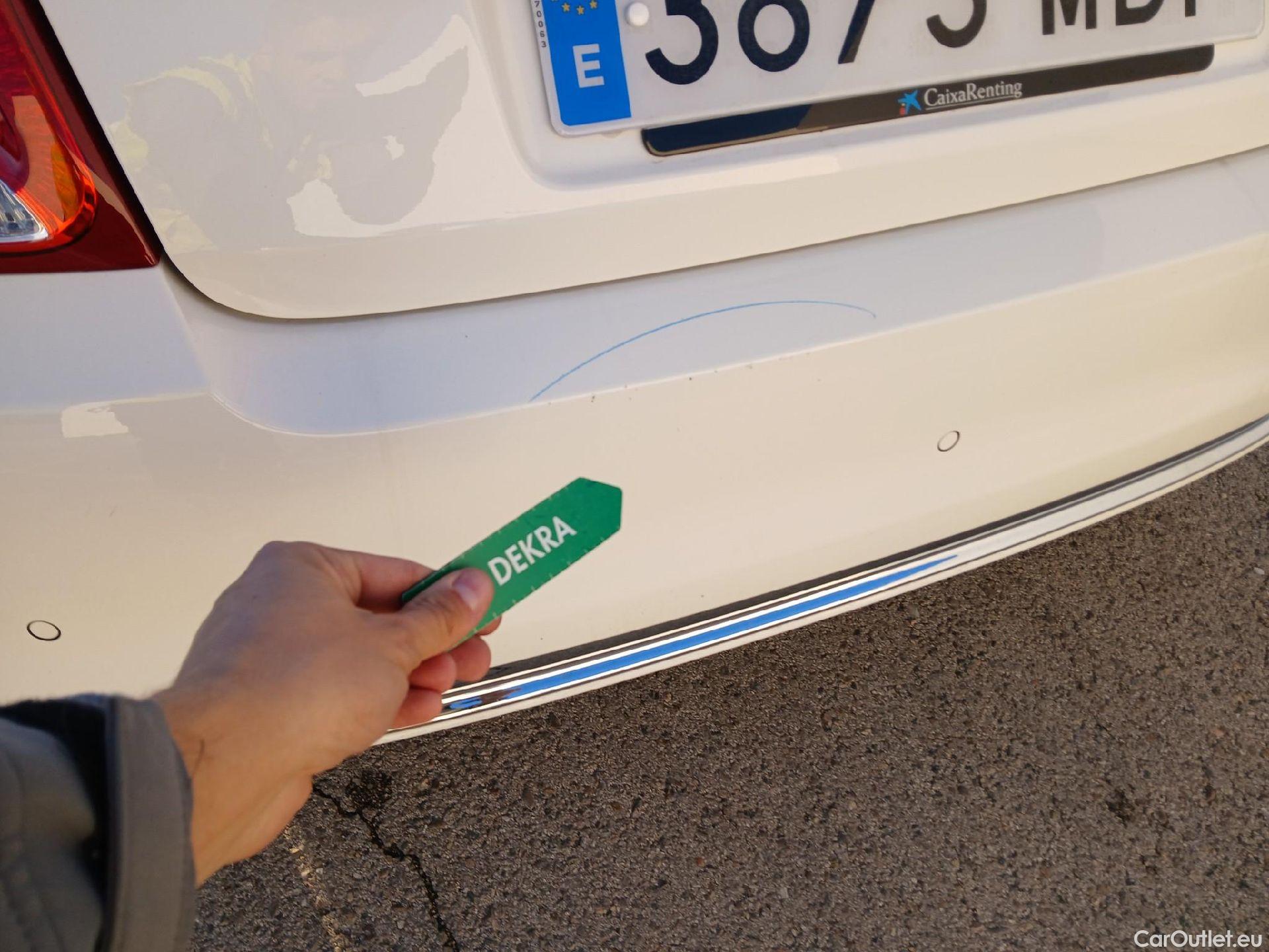  Fiat  500 FIAT  / 2015 / 3P / berlina con portón Red 1.0 Hybrid 51KW (70 CV)(SP)(SL) (AC4) #8