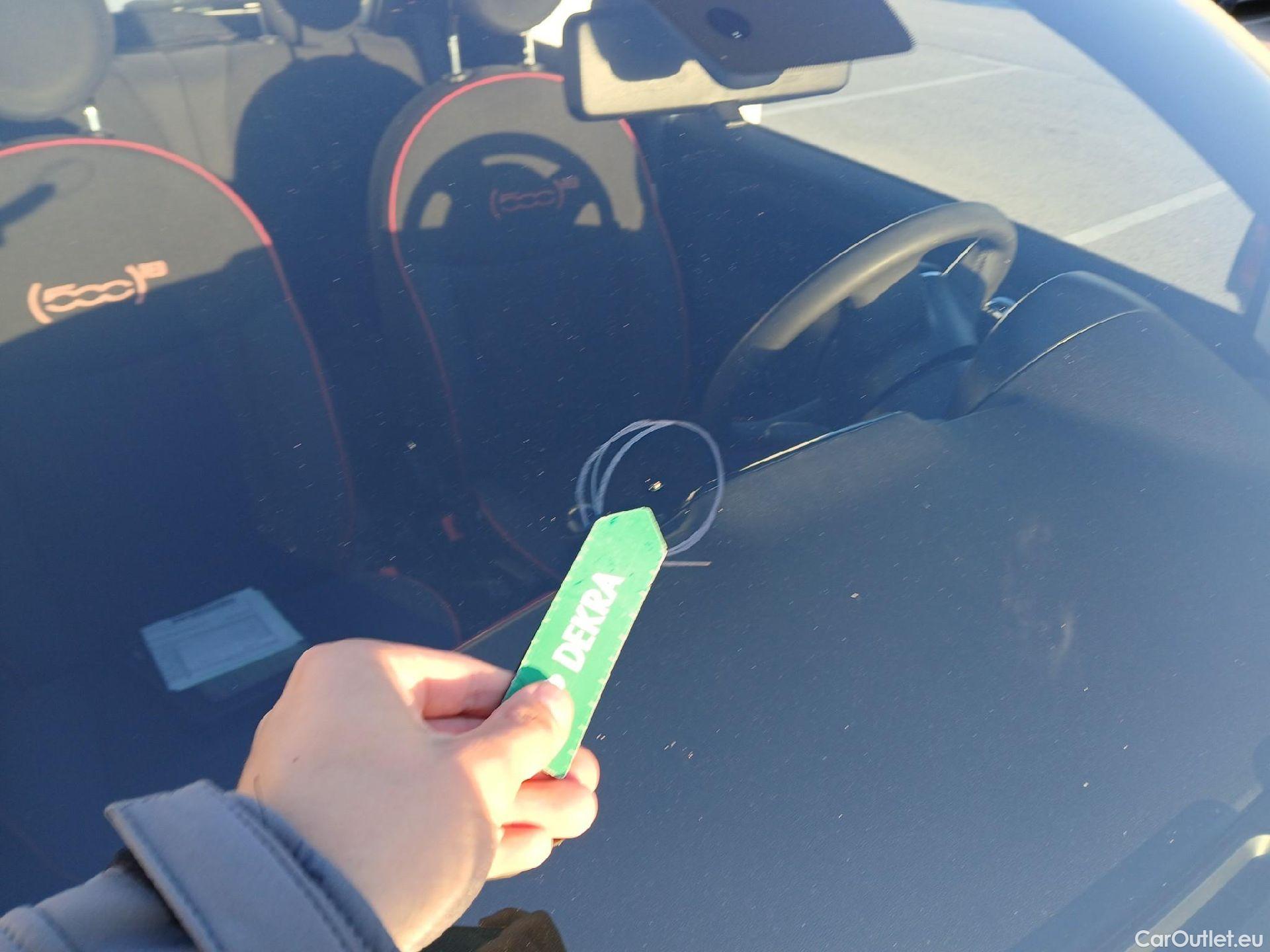  Fiat  500 FIAT  / 2015 / 3P / berlina con portón Red 1.0 Hybrid 51KW (70 CV)(SP)(SL) (AC4) #5