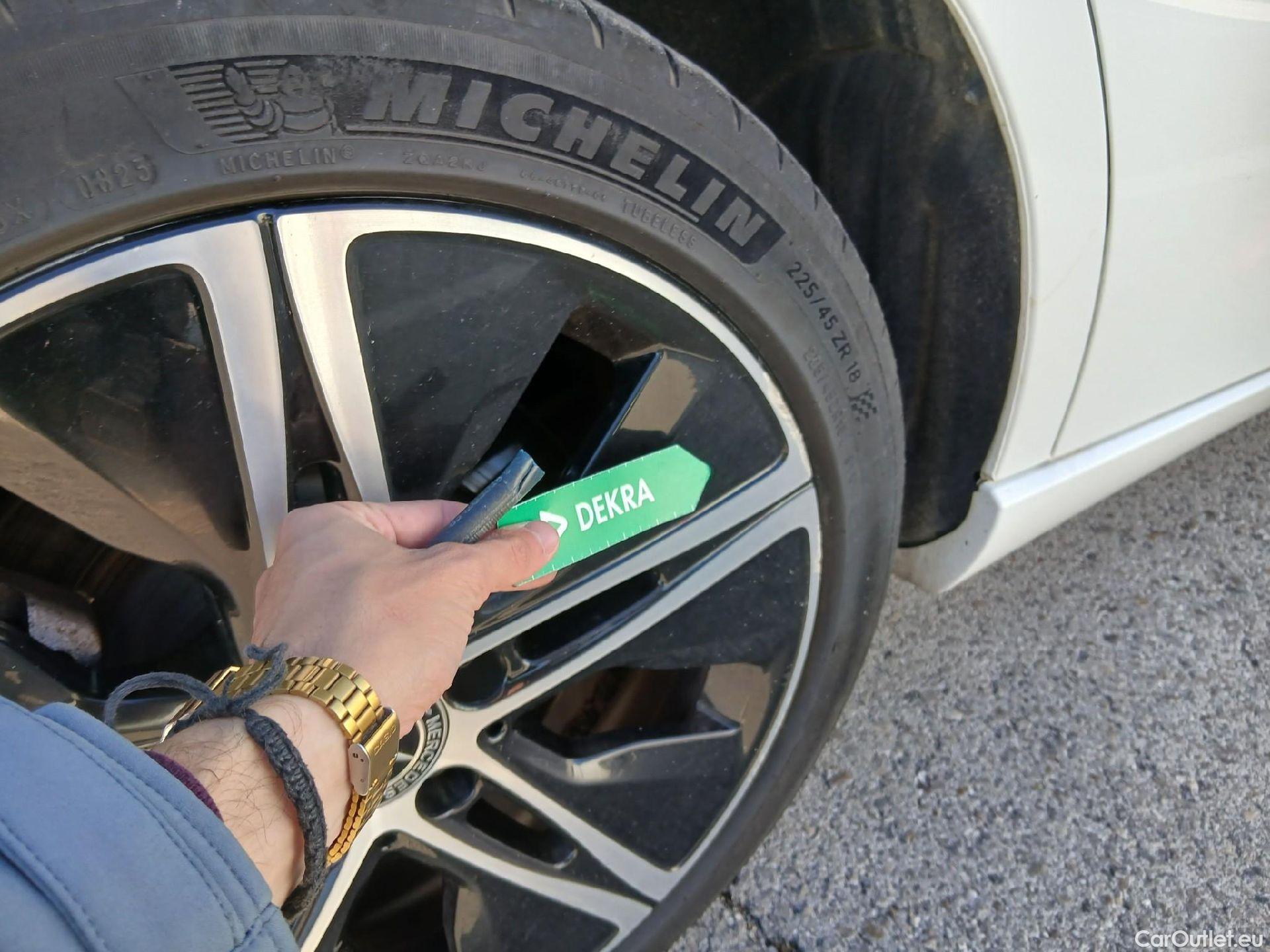  Mercedes  A-Klasse MERCEDES-BENZ Clase A / 2018 / 5P / berlina con portón A 250 e #23