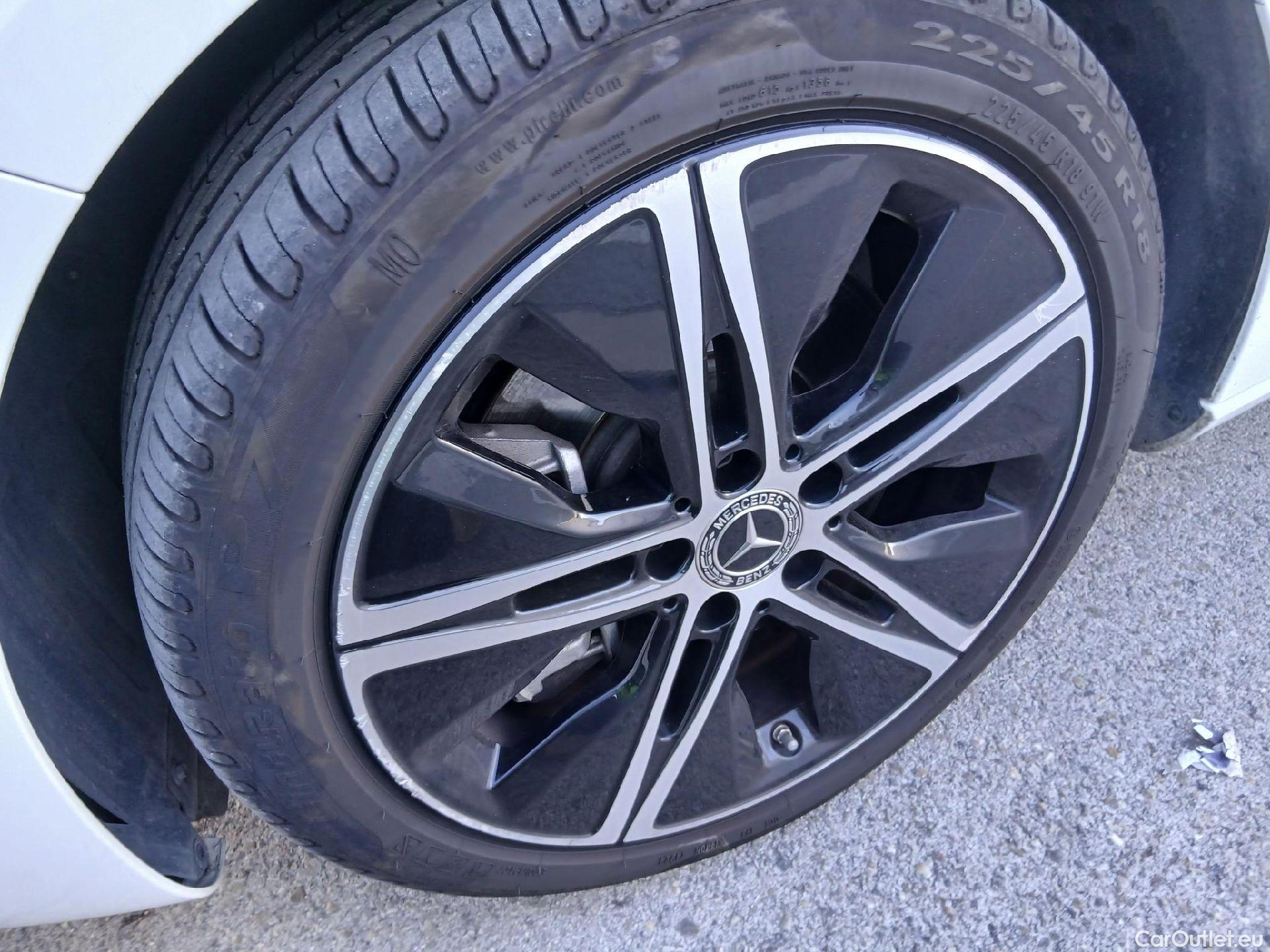  Mercedes  A-Klasse MERCEDES-BENZ Clase A / 2018 / 5P / berlina con portón A 250 e #9