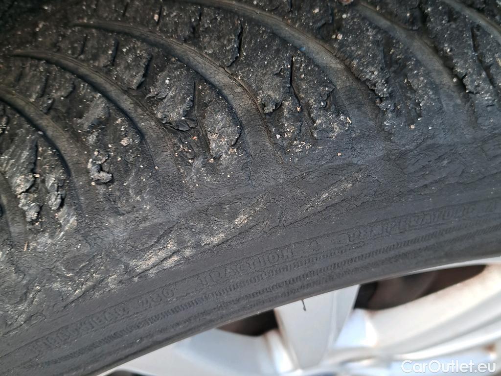  Ford  Kuga FORD  / 2016 / 5P / todoterreno 1.5 EcoBoost 88kW 4x2 Trend+ (CX) #2