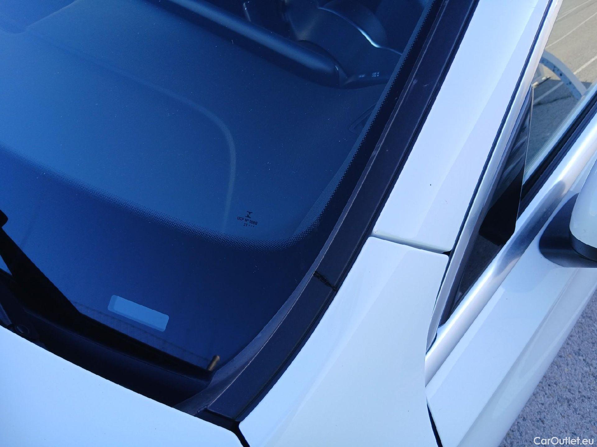  Mercedes  A-Klasse MERCEDES-BENZ Clase A / 2018 / 5P / berlina con portón A 250 e #13