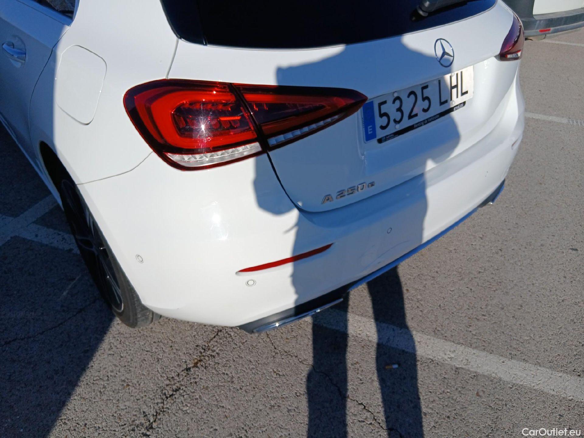  Mercedes  A-Klasse MERCEDES-BENZ Clase A / 2018 / 5P / berlina con portón A 250 e #20