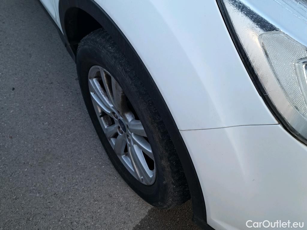  Ford  Kuga FORD  / 2016 / 5P / todoterreno 1.5 EcoBoost 88kW 4x2 Trend+ (CX) #3