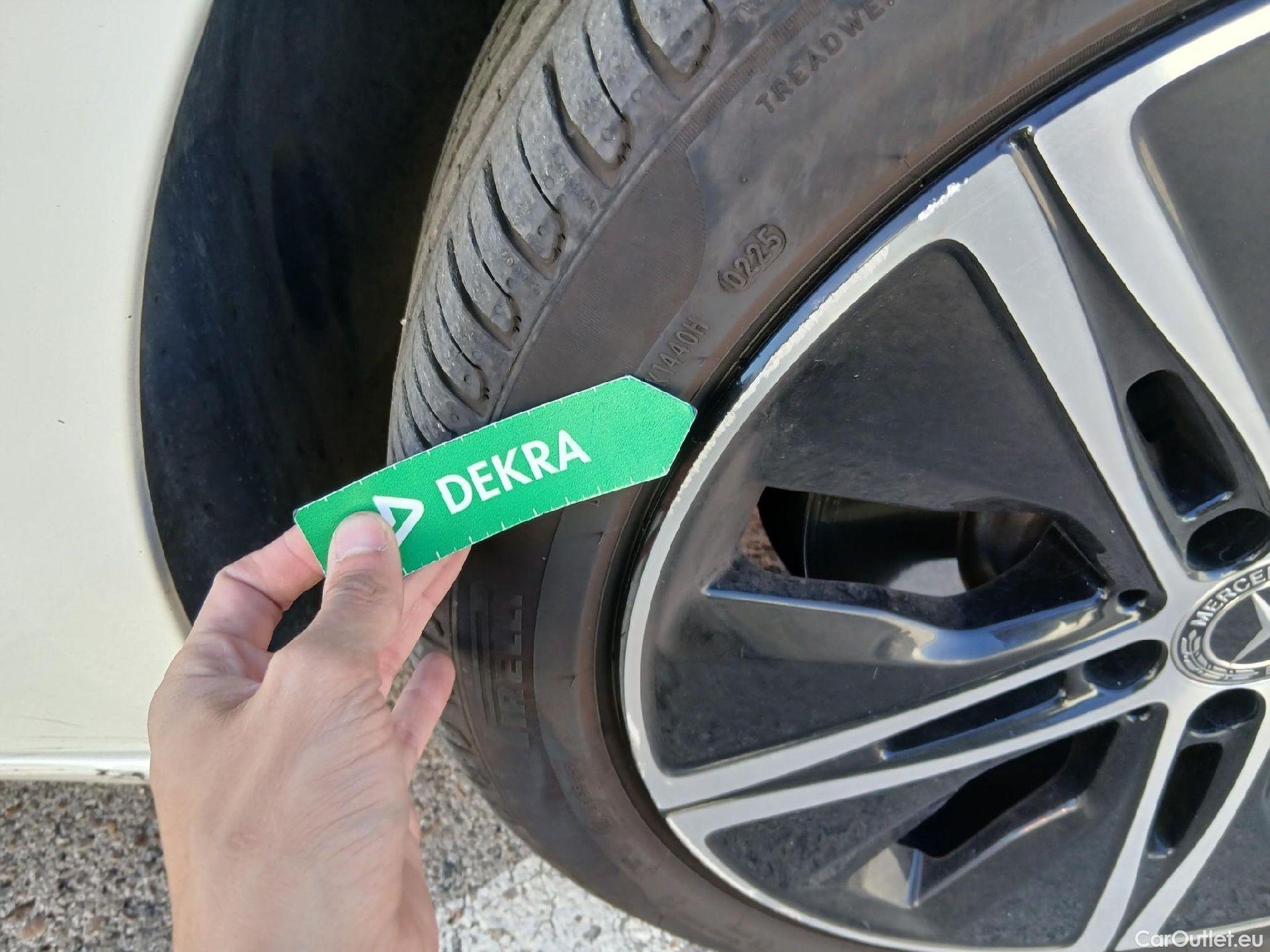  Mercedes  A-Klasse MERCEDES-BENZ Clase A / 2018 / 5P / berlina con portón A 250 e #37