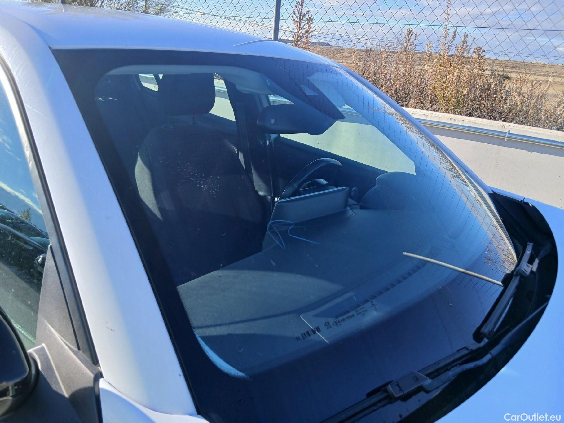  Peugeot  2008 PEUGEOT  / 2019 / 5P / todoterreno Active Pack BlueHDI 81kW (110CV) #9