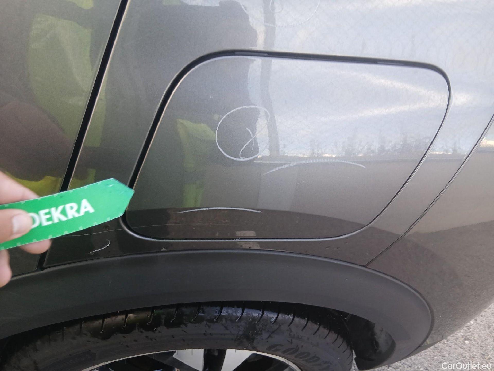  Peugeot  2008 PEUGEOT  / 2019 / 5P / todoterreno Allure Pack BlueHDI 81kW (110CV) (AC) #19