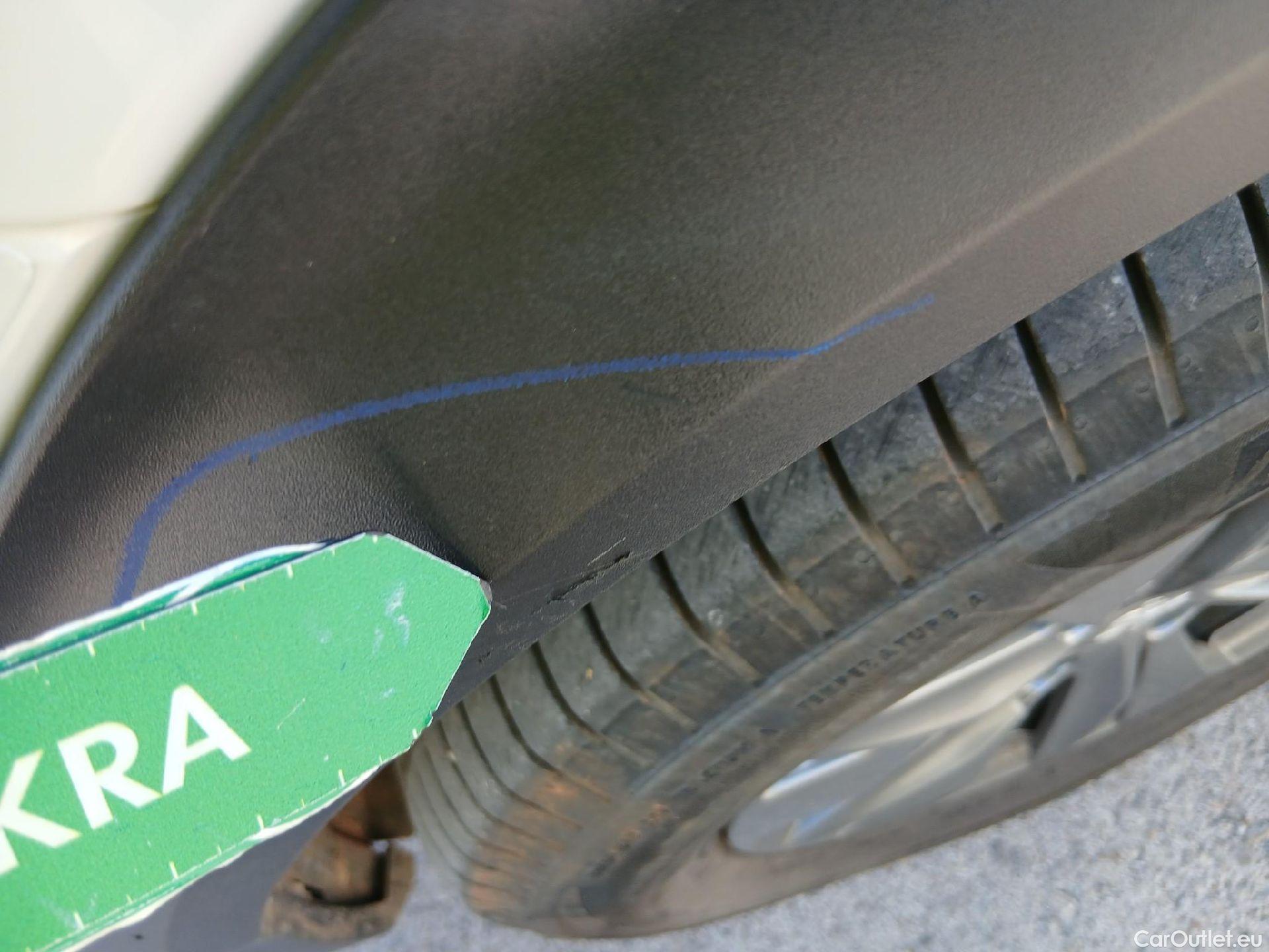  Peugeot  2008 PEUGEOT  / 2019 / 5P / todoterreno Active Pack BlueHDI 81kW (110CV) #12