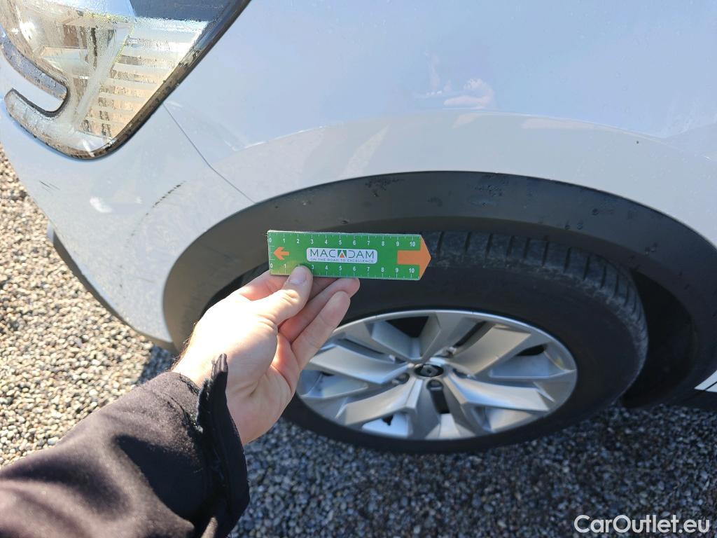  Renault  Captur RENAULT  / 2019 / 5P / todoterreno Intens TCe 90 (AC) #61