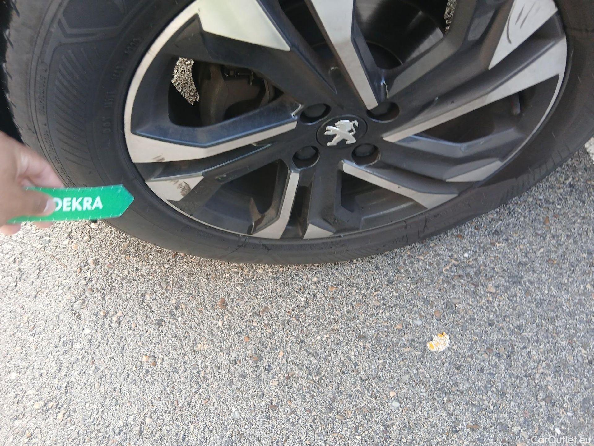  Peugeot  2008 PEUGEOT  / 2019 / 5P / todoterreno Allure Pack BlueHDI 81kW (110CV) (AC) #12