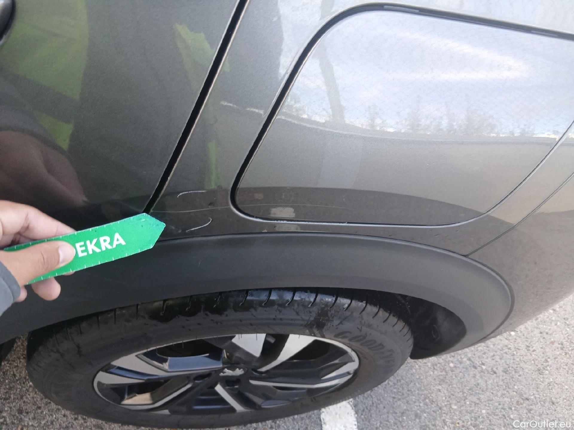  Peugeot  2008 PEUGEOT  / 2019 / 5P / todoterreno Allure Pack BlueHDI 81kW (110CV) (AC) #18