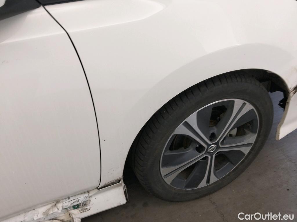  Nissan  Leaf NISSAN  / 2017 / 5P / berlina con portón 40kWh N-Connecta #34